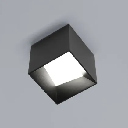 Lampada da parete in alluminio con giochi di rette e diagonali Cube di Vivida International