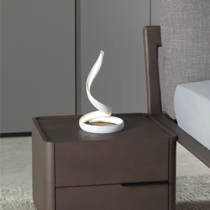 Lampada da tavolo in alluminio raffigurante una fiamma Flame di Vivida International