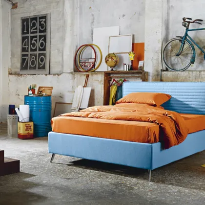 Letto moderno imbottito con testiera trapuntata a stisce orizzontali Bob Stripes di Noctis